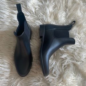 Sam Edelman black ankle high classic rain weather proof slight heel boots sz 9